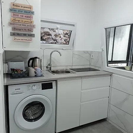 Apartment Moni - *