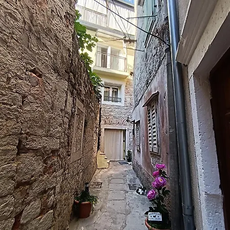 Moni - Apartment Šibenik